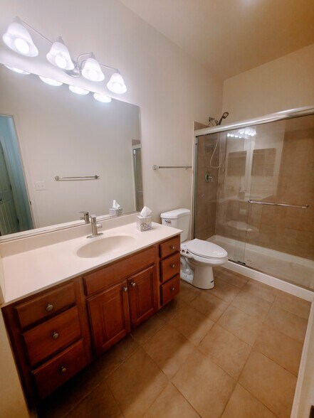 Building Photo - 104 Clubhouse Ln