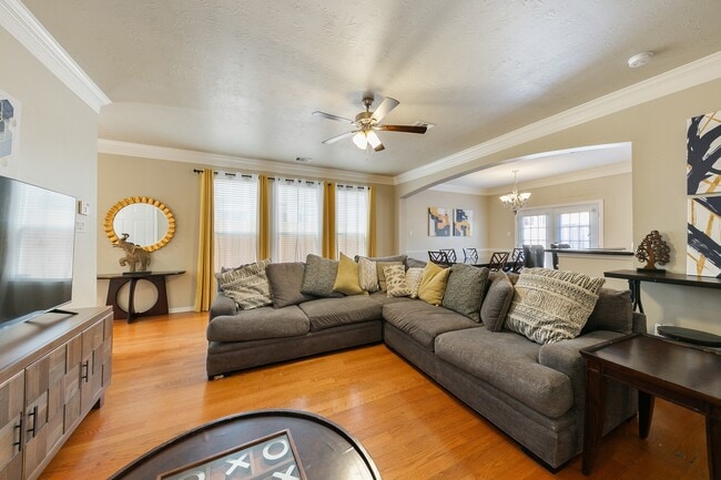 Building Photo - 6222 Skyline Dr