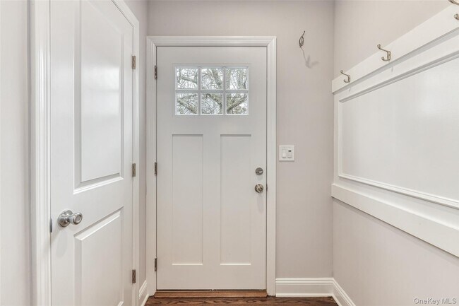 Building Photo - 479 Woodbury Rd