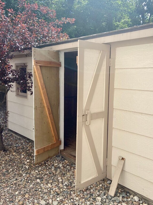 Building Photo - Rental