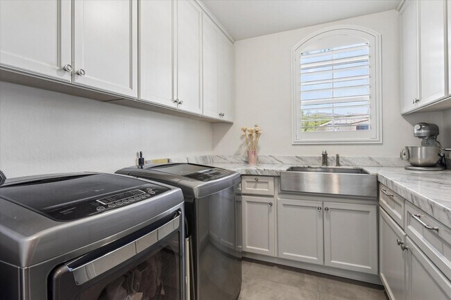 Building Photo - 10800 E Cactus Rd