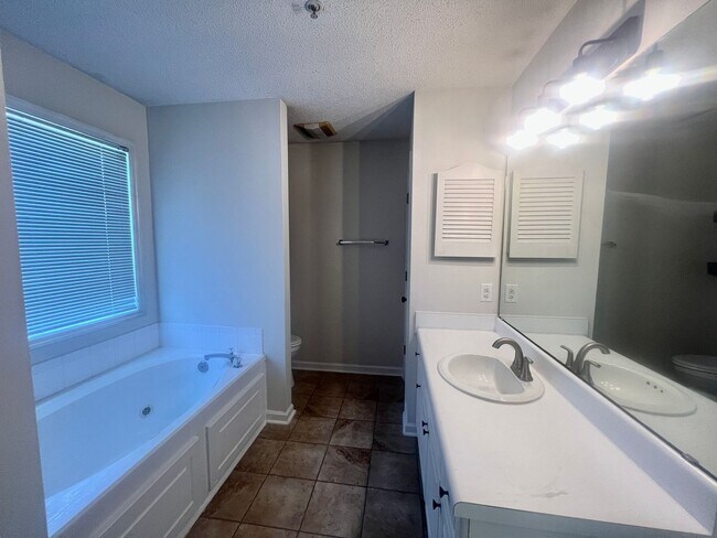 Building Photo - RENT SPECIAL! Freshly Painted! New Luxury ...