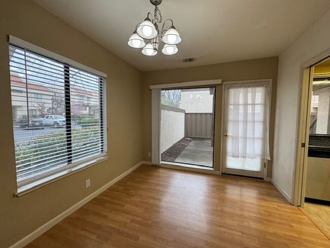 Building Photo - Wonderful 3 bedroom townhome in Main Chance Estates