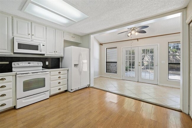 Building Photo - 6400 Paintbrush Hollow