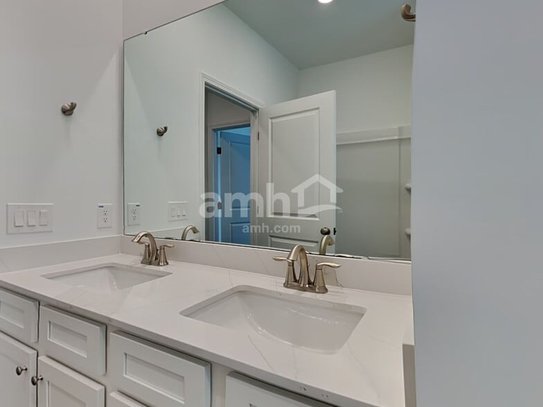 Building Photo - 147 Bee Tree Blvd