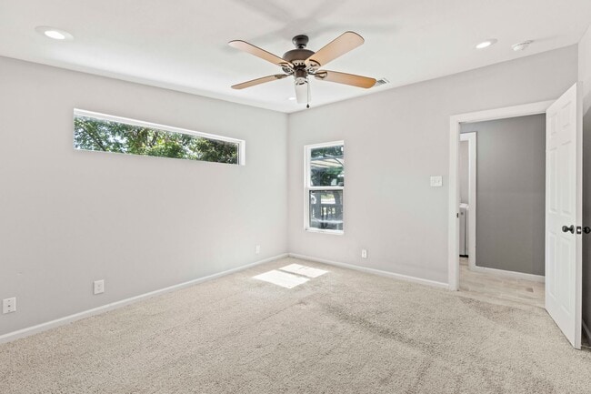 Building Photo - Fully renovated home close to downtown