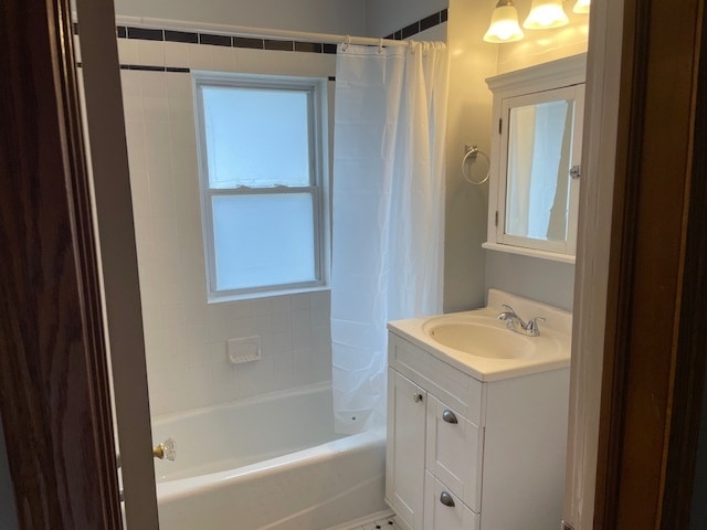 Bath 1 - 916 Laurel Ave