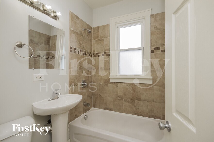 Building Photo - 649 Price Ave