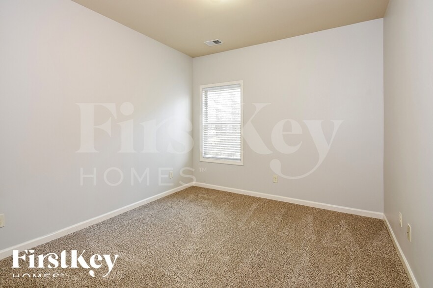 Building Photo - 4868 Maple Glen Dr