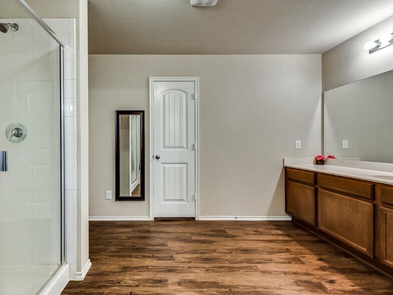 Building Photo - 1407 Pampa Grass Dr