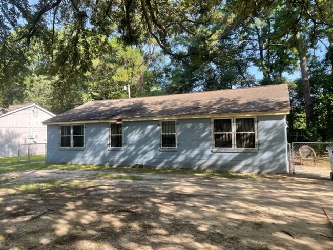 Building Photo - Charming Ranch Duplex in Central Charleston