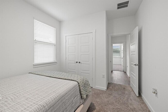 Building Photo - 13725 Lubeck Dr