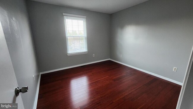Building Photo - 500 Stratford Ct