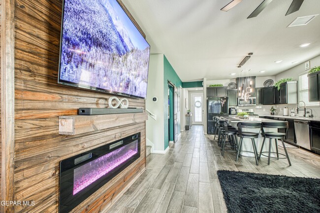 Building Photo - 1621 Sam Dominguez St