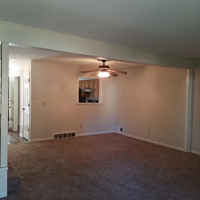 Building Photo - Charming home for your family!