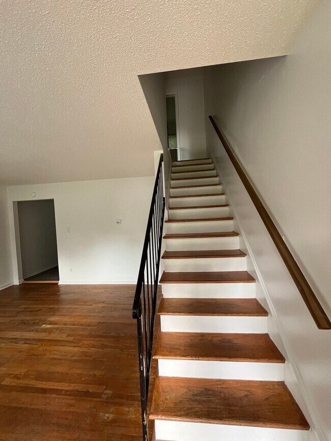 Building Photo - Adorable 2 Bed 1 Bath Available NOW!