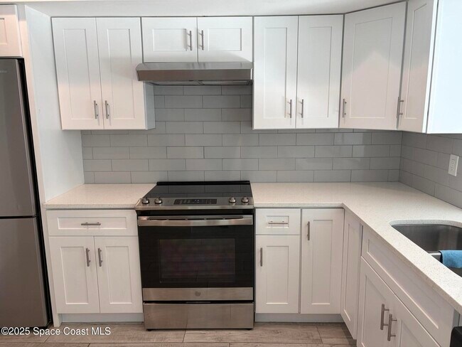 Building Photo - 5000 Ocean Beach Blvd