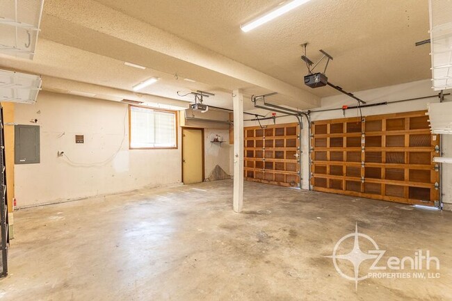 Building Photo - 9313 NE 81st Ave