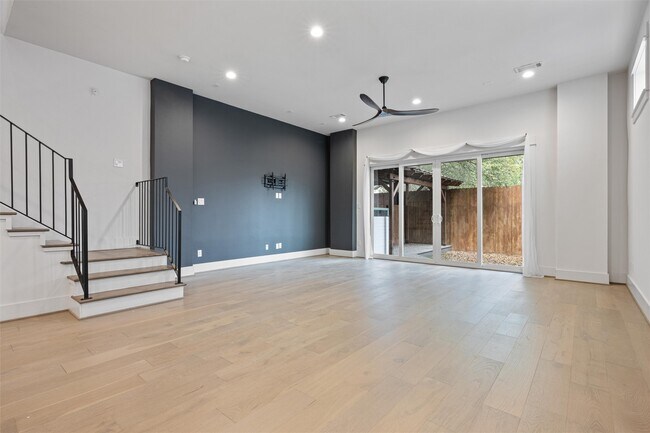 Building Photo - 1136 Adele St