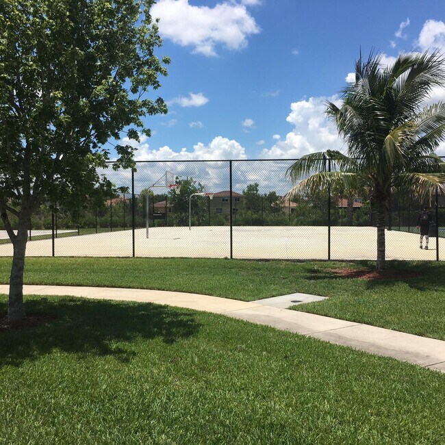 Building Photo - 2552 Marshfield Ct