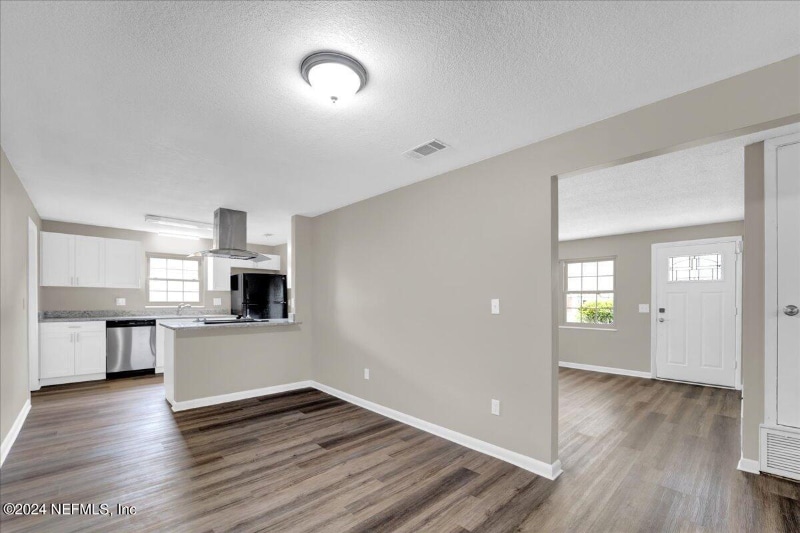 Building Photo - 10941 Launa Dr