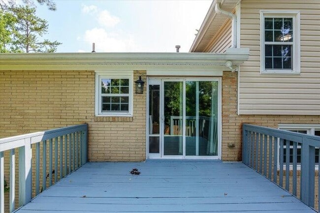 Building Photo - 175 Creekview Cir