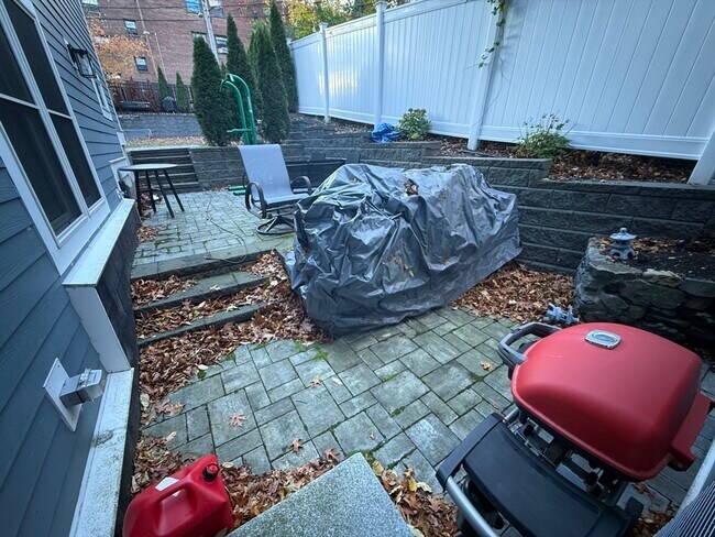 Building Photo - 34 Jamaica Rd