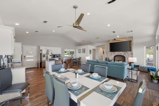 Building Photo - 1012 Chestnut Dr