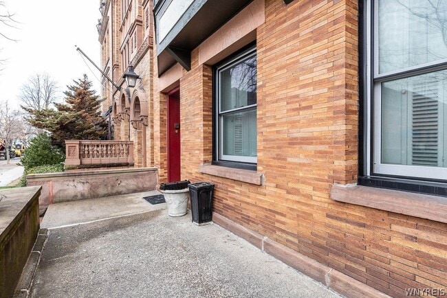 Building Photo - 493 Delaware Ave