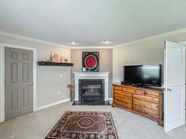Building Photo - Fantastic 4 Bed 2.5 Bath Single Family Hom...