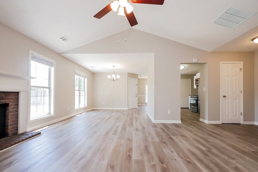 Building Photo - 260 Landing Dr