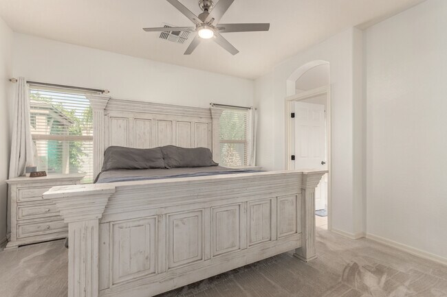 Building Photo - 1562 W Alder Rd