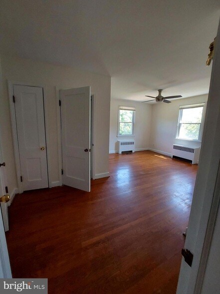 Building Photo - 3209 Leslie Ave