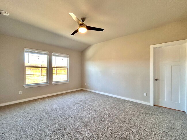 Building Photo - Move-In Ready Home with Open Layout & Outdoor Entertaining Space