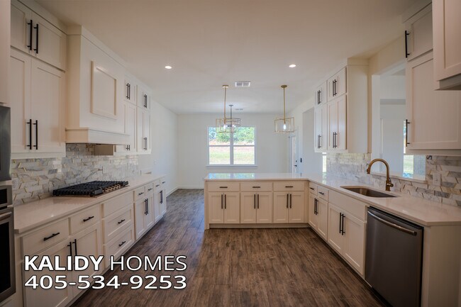Building Photo - 2103 Kalidy Dr