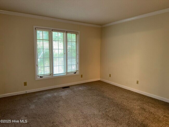 Building Photo - 261 Tall Trees Dr