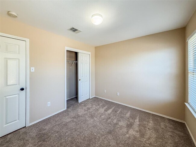 Building Photo - 909 Remington Dr