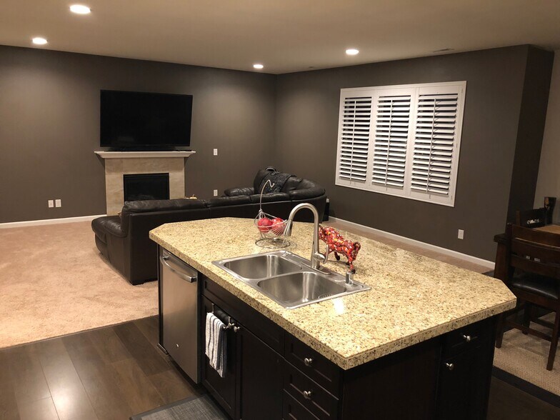 Gas Fire Place! - 7919 165th St Ct E