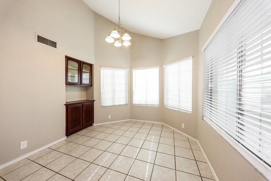 Building Photo - 11020 N 59th Dr