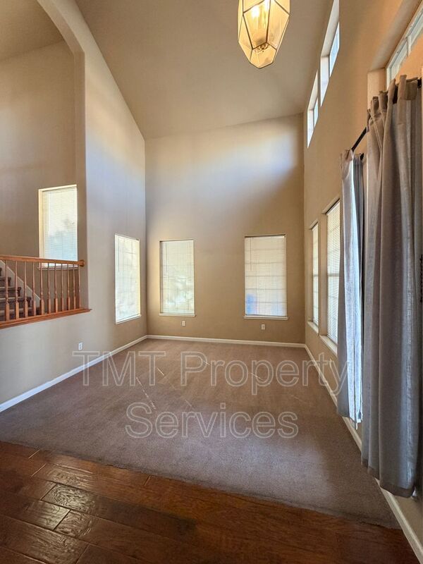 Building Photo - 10085 Mosaic Way