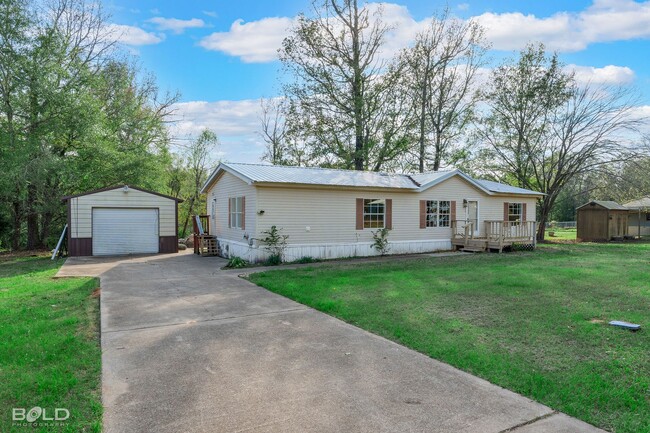 Building Photo - Log Cabin Style Double Wide in Waskom