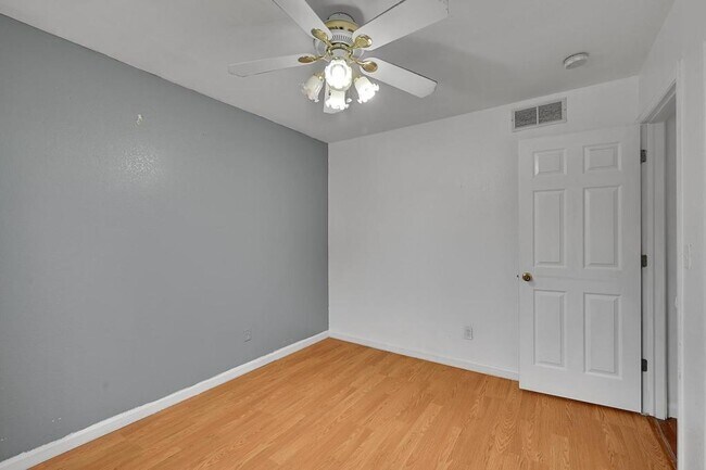 Building Photo - 2034 Buckeye Ave