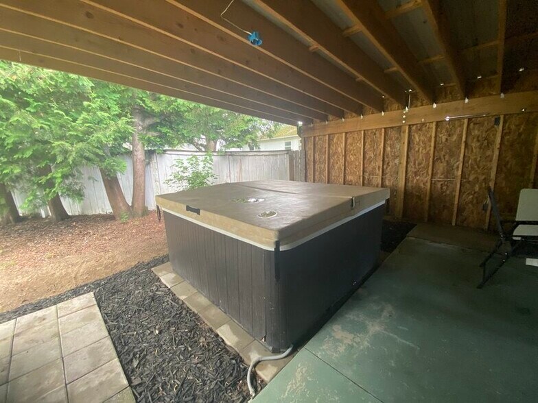 Building Photo - 4 Hathorn St