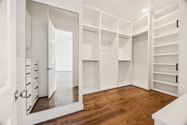 Building Photo - 1812 W Webster St