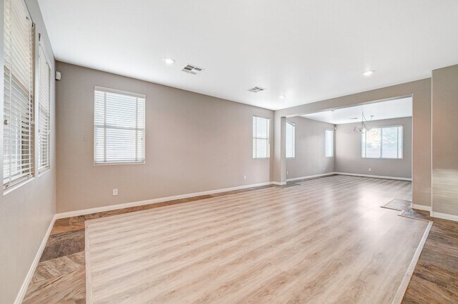 Building Photo - 1st MONTH FREE! Lone Mountain Heights Luxu...