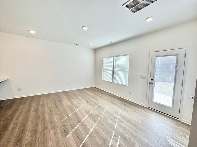 Building Photo - BRAND NEW 3bd/2.5 BATH HOME- Kensington Co...