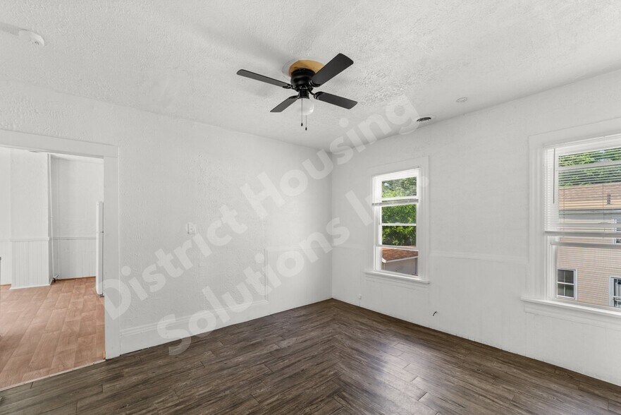 Building Photo - 8302 Sowinski Ave