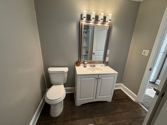 Building Photo - Coming Soon! 3 bedroom 1 bathroom house !