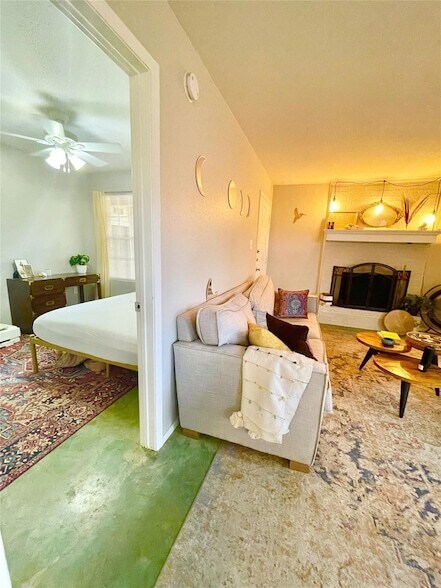 Building Photo - 7103 Woodhue Ct