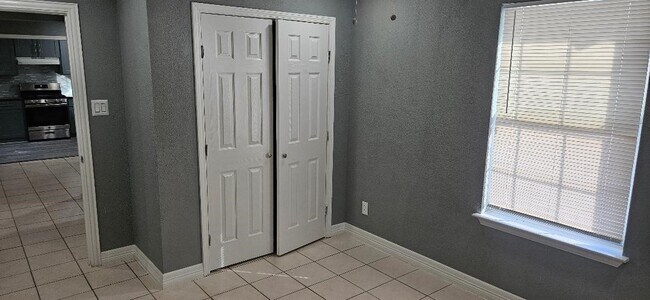 Building Photo - 7011 Hillsboro St